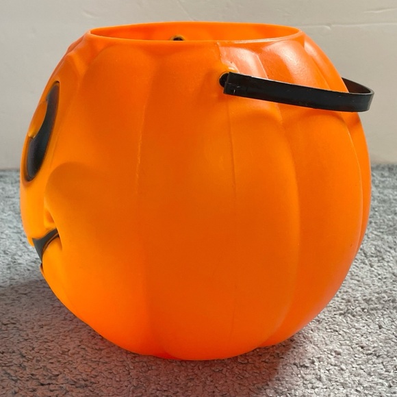 Vintage GRAND VENTURE Blow Mold Jack-O-Lantern Pumpkin Halloween Candy Bucket - Picture 2 of 8